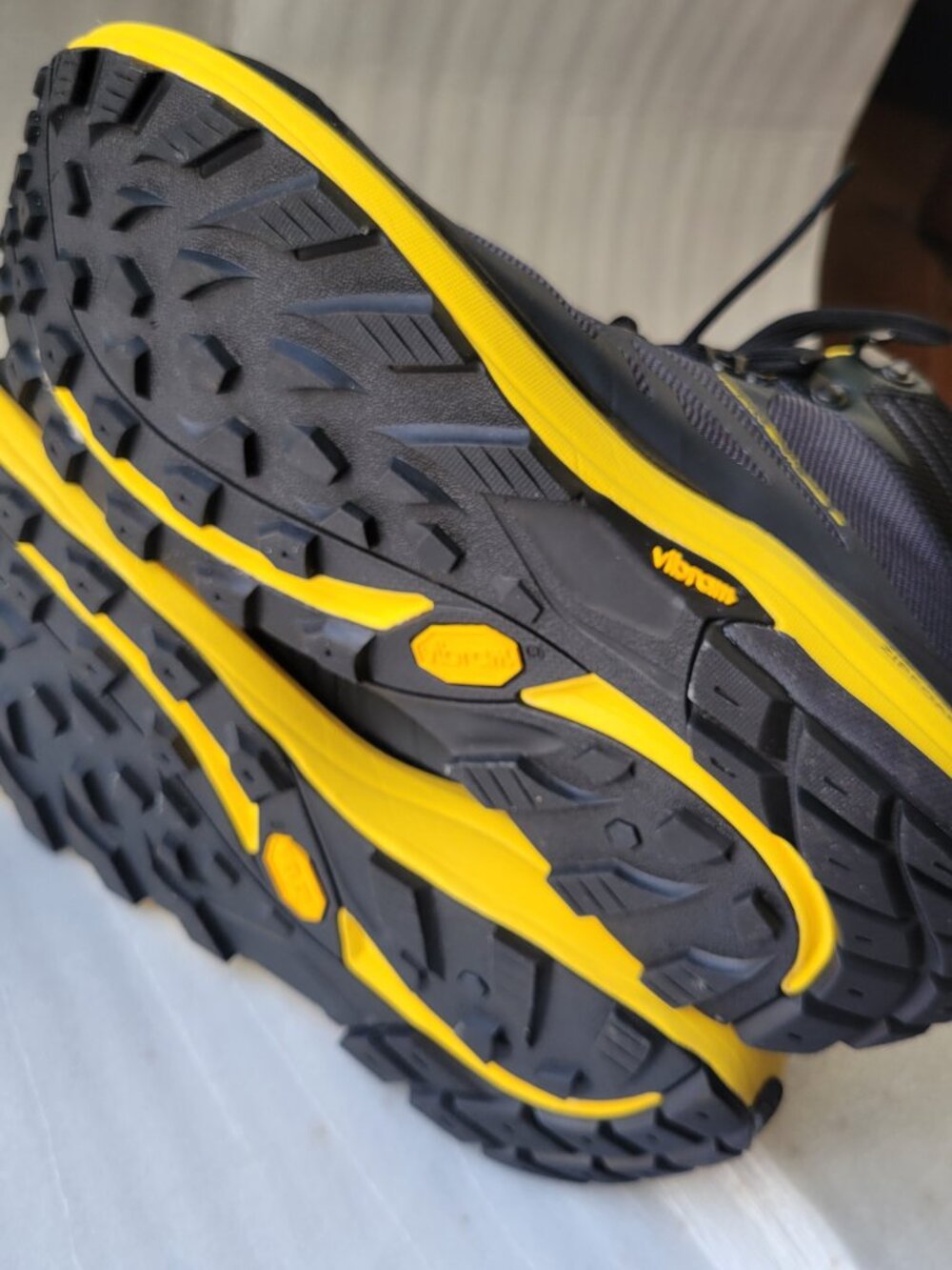NIB! Topo Trailventure 2 low drop Hiking Boots Men Charcoal/Mustard 9 M053 - Picture 12 of 16